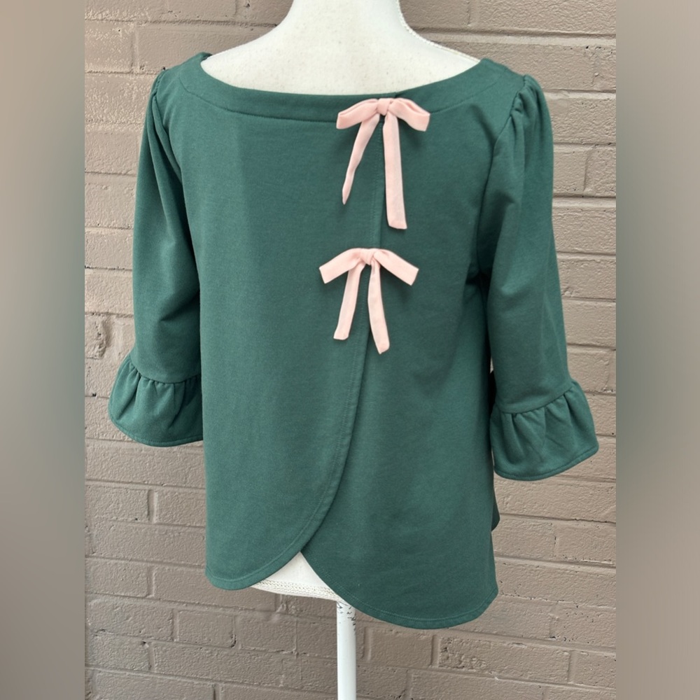ModCloth Green back bow top M